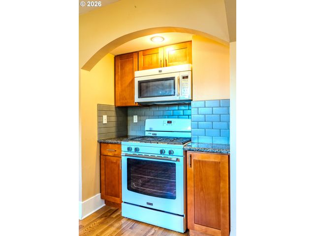 1530 S TROUTDALE Rd, Troutdale, OR 97060