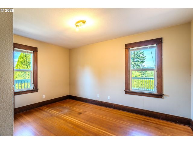 1530 S TROUTDALE Rd, Troutdale, OR 97060