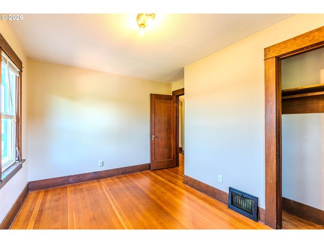 1530 S TROUTDALE Rd, Troutdale, OR 97060