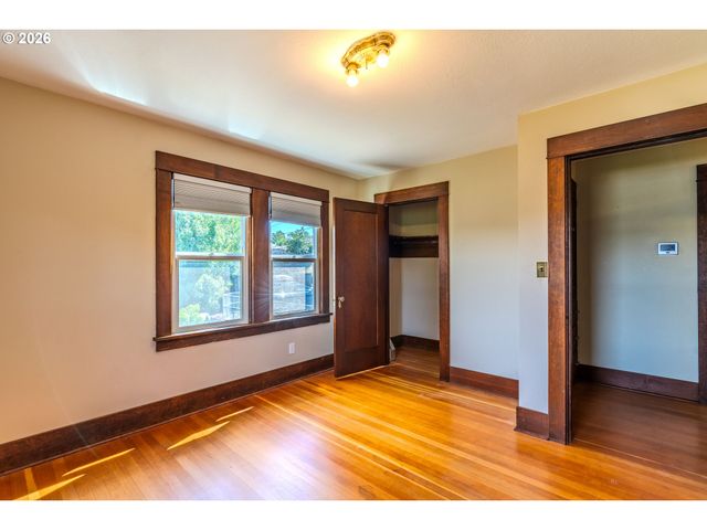 1530 S TROUTDALE Rd, Troutdale, OR 97060