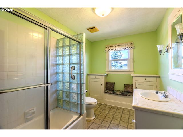 1530 S TROUTDALE Rd, Troutdale, OR 97060