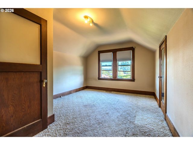 1530 S TROUTDALE Rd, Troutdale, OR 97060