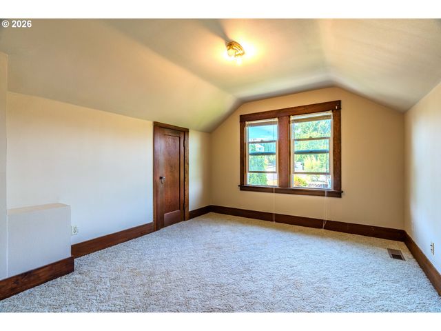 1530 S TROUTDALE Rd, Troutdale, OR 97060