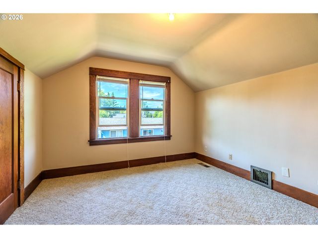 1530 S TROUTDALE Rd, Troutdale, OR 97060