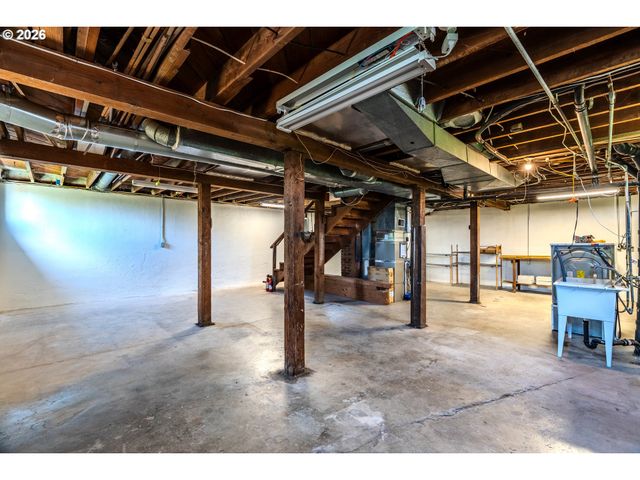 1530 S TROUTDALE Rd, Troutdale, OR 97060