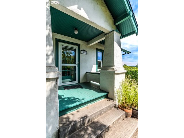 1530 S TROUTDALE Rd, Troutdale, OR 97060