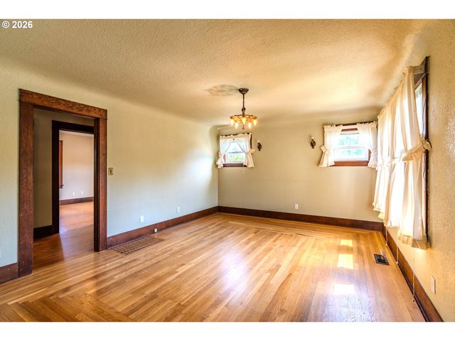 1530 S TROUTDALE Rd, Troutdale, OR 97060