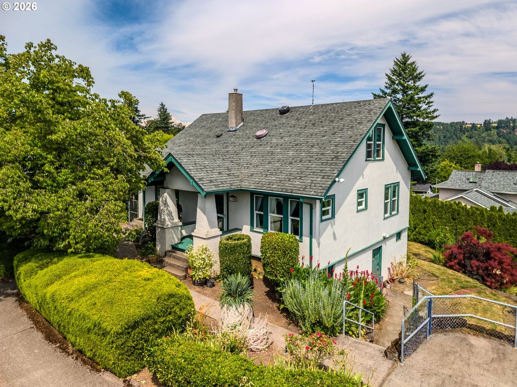 1530 S TROUTDALE Rd, Troutdale, OR 97060