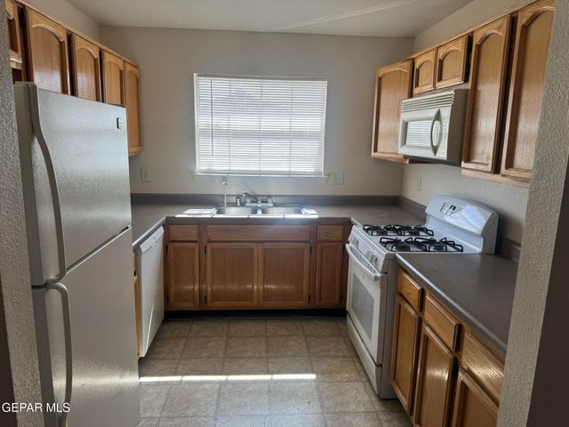 11205 WHITEY FORD Street, El Paso, TX 79934