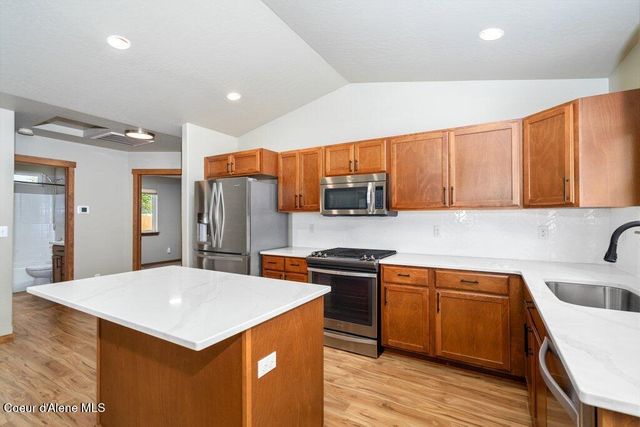 5753 W NEW HAMPSHIRE ST, Spirit Lake, ID 83869
