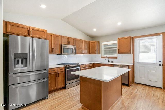 5753 W NEW HAMPSHIRE ST, Spirit Lake, ID 83869