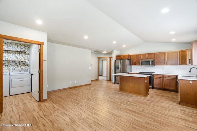 5753 W NEW HAMPSHIRE ST, Spirit Lake, ID 83869