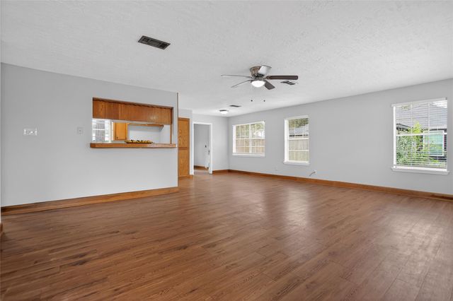 601 Chateau Woods Parkway Drive, Conroe, TX 77385