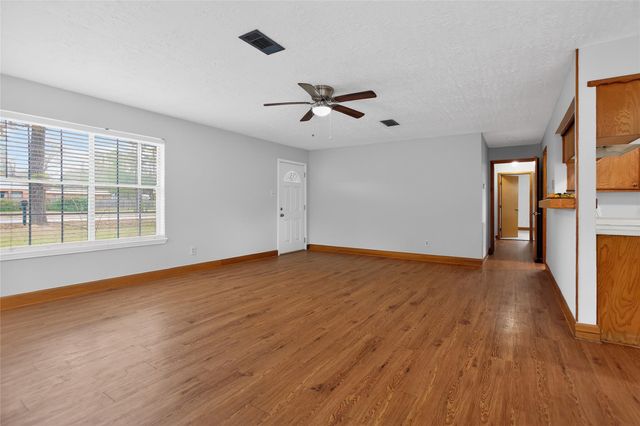 601 Chateau Woods Parkway Drive, Conroe, TX 77385