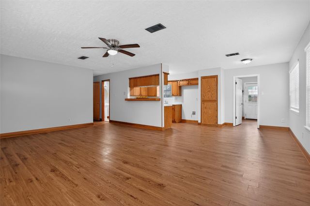 601 Chateau Woods Parkway Drive, Conroe, TX 77385