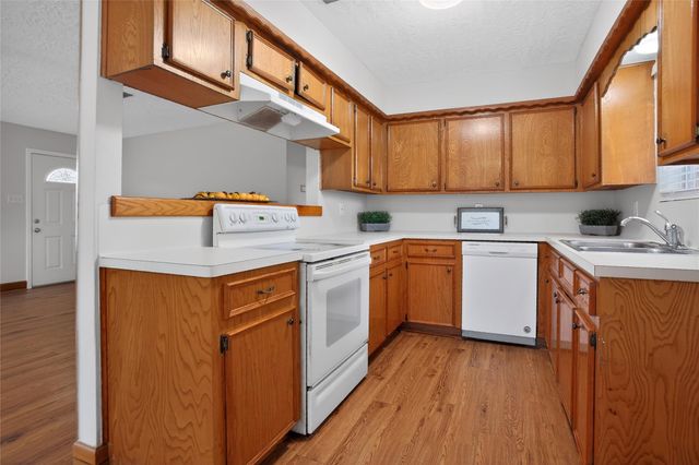 601 Chateau Woods Parkway Drive, Conroe, TX 77385