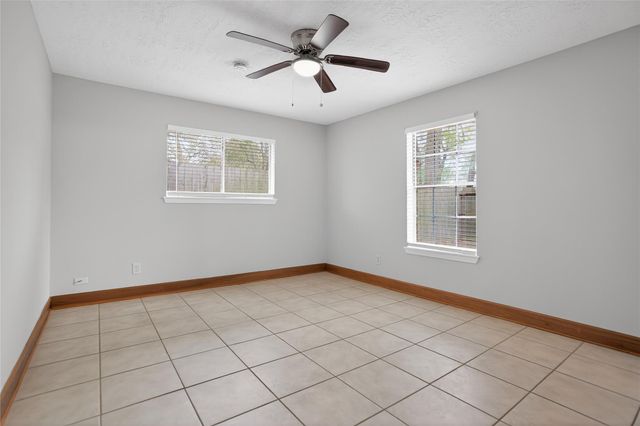 601 Chateau Woods Parkway Drive, Conroe, TX 77385