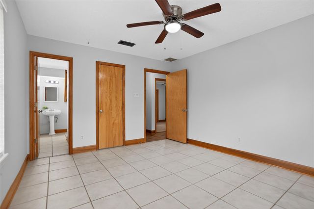 601 Chateau Woods Parkway Drive, Conroe, TX 77385