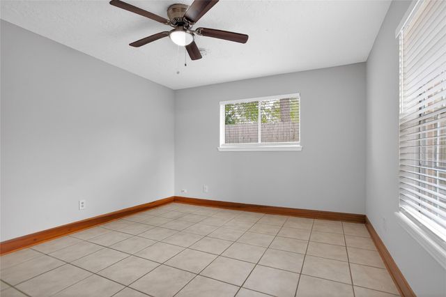 601 Chateau Woods Parkway Drive, Conroe, TX 77385