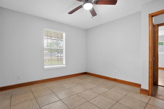 601 Chateau Woods Parkway Drive, Conroe, TX 77385