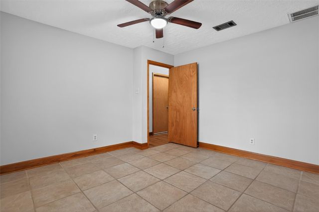 601 Chateau Woods Parkway Drive, Conroe, TX 77385