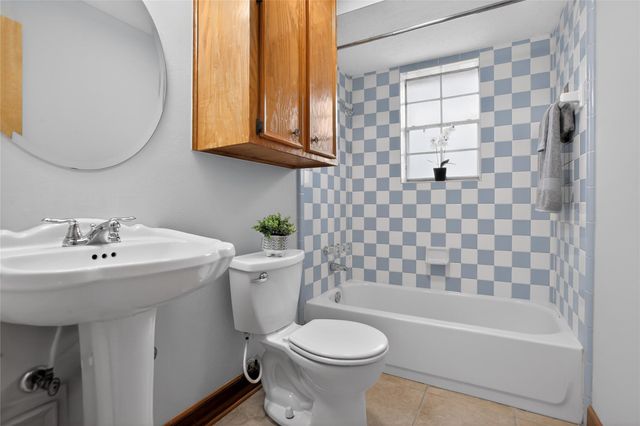 601 Chateau Woods Parkway Drive, Conroe, TX 77385