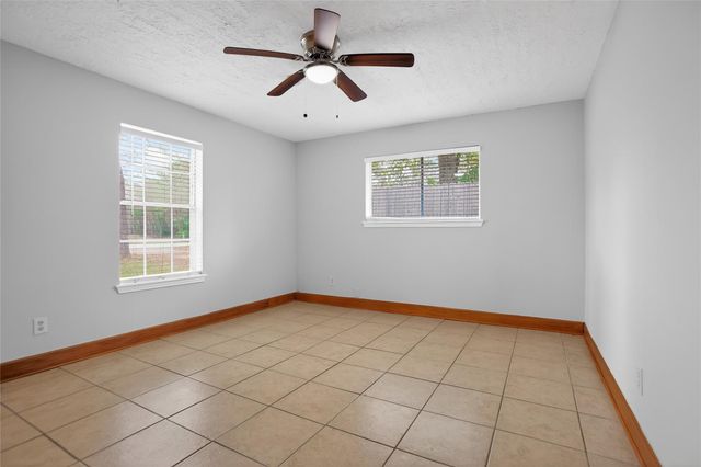 601 Chateau Woods Parkway Drive, Conroe, TX 77385