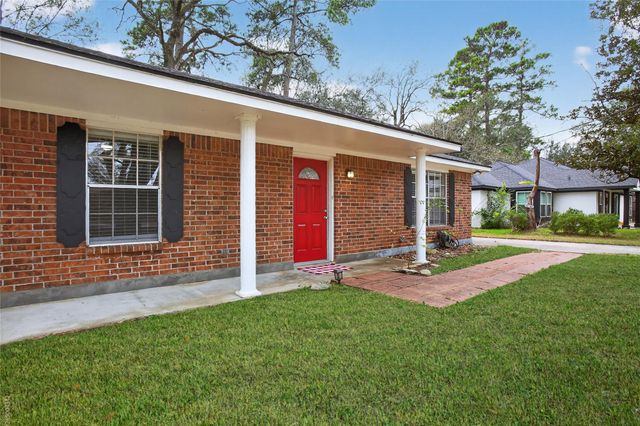 601 Chateau Woods Parkway Drive, Conroe, TX 77385