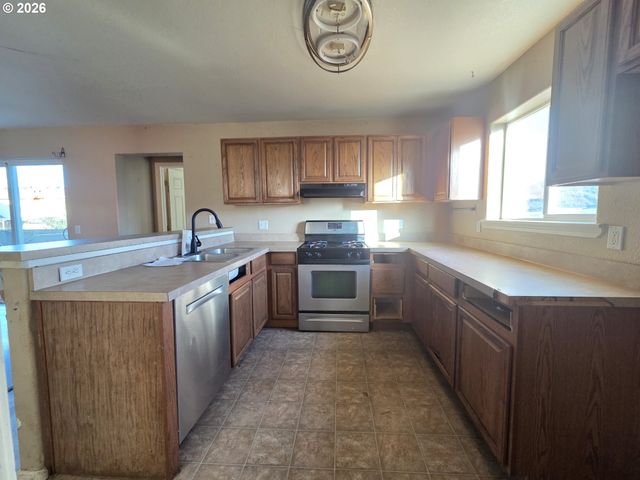 151 Ne PLUM RIDGE Dr, Winston, OR 97496