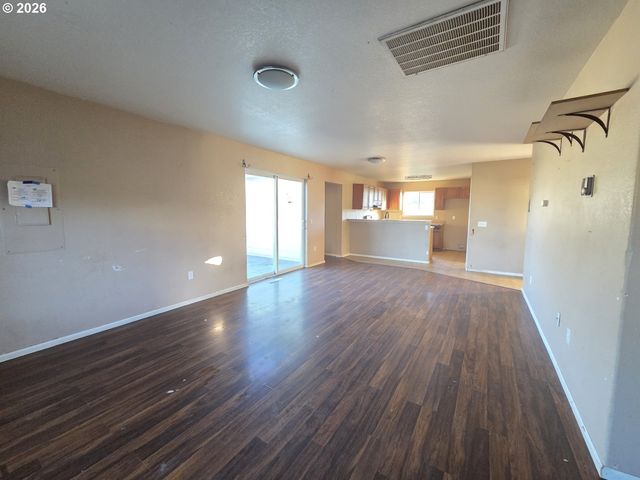 151 Ne PLUM RIDGE Dr, Winston, OR 97496