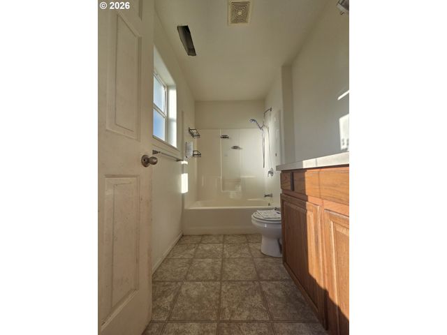 151 Ne PLUM RIDGE Dr, Winston, OR 97496