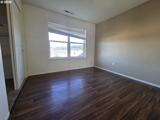 151 Ne PLUM RIDGE Dr, Winston, OR 97496