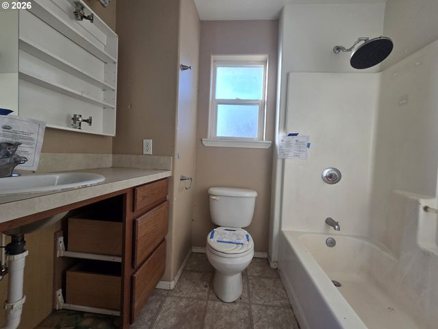 151 Ne PLUM RIDGE Dr, Winston, OR 97496