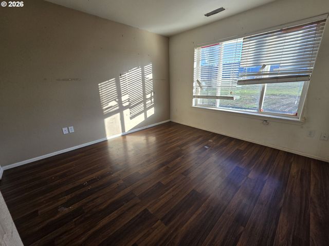 151 Ne PLUM RIDGE Dr, Winston, OR 97496