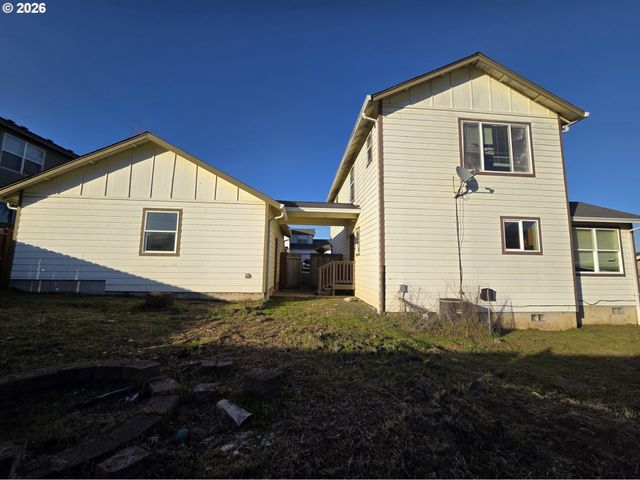 151 Ne PLUM RIDGE Dr, Winston, OR 97496