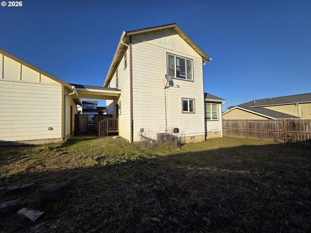 151 Ne PLUM RIDGE Dr, Winston, OR 97496