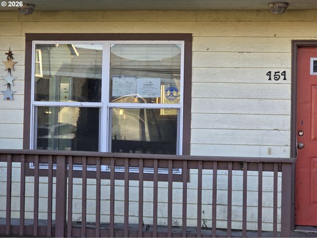 151 Ne PLUM RIDGE Dr, Winston, OR 97496