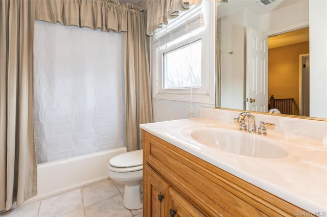 10 Liso Drive, Mount Sinai, NY 11766