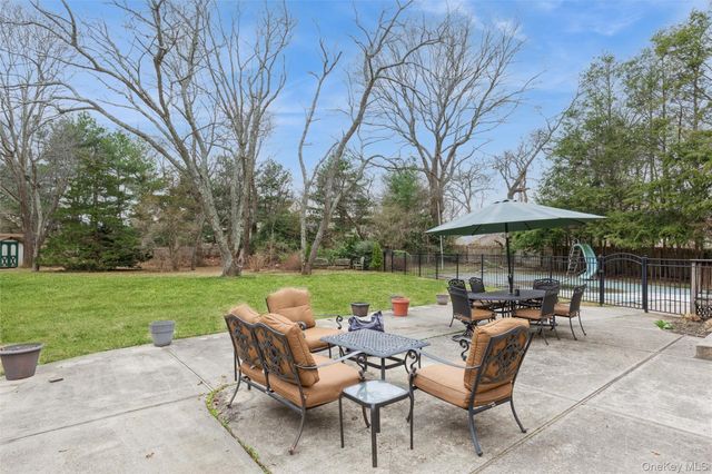 10 Liso Drive, Mount Sinai, NY 11766