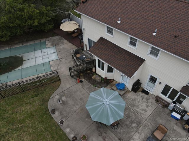 10 Liso Drive, Mount Sinai, NY 11766