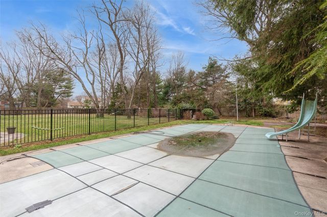 10 Liso Drive, Mount Sinai, NY 11766