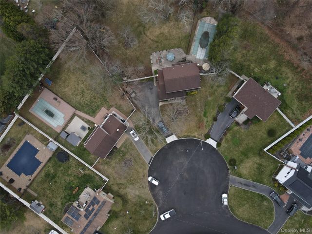 10 Liso Drive, Mount Sinai, NY 11766