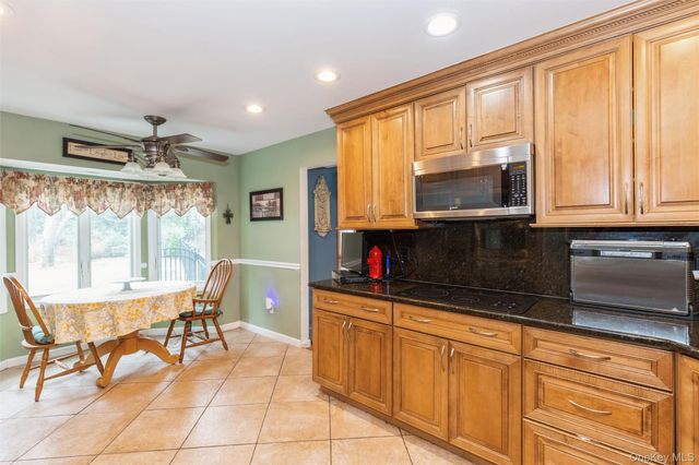 10 Liso Drive, Mount Sinai, NY 11766