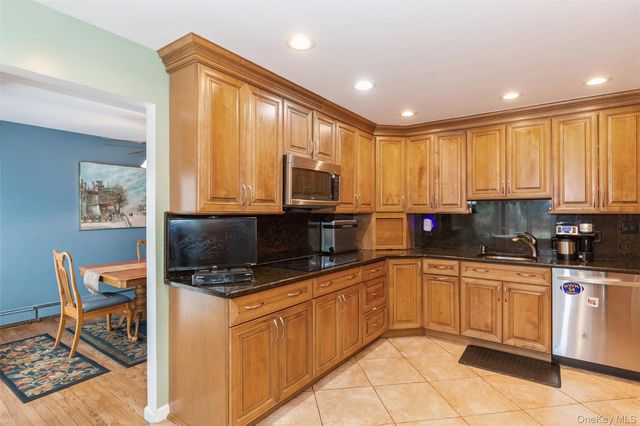 10 Liso Drive, Mount Sinai, NY 11766