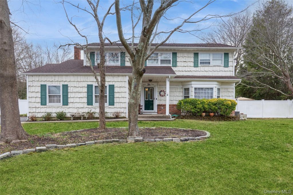 10 Liso Drive, Mount Sinai, NY 11766