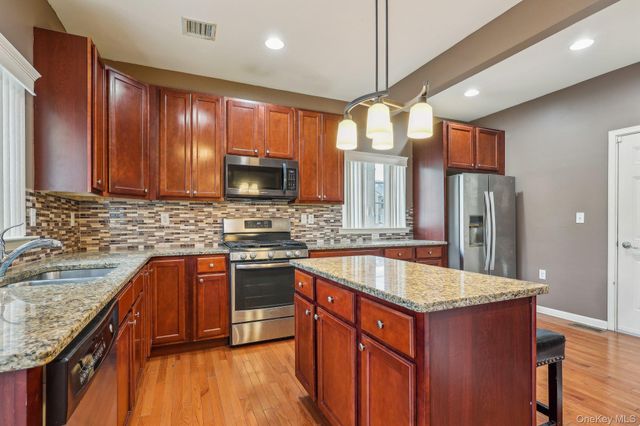 3105 Betsy Ross Ridge, New Windsor, NY 12553