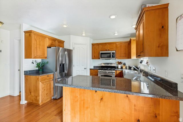10805 S PINE GROVE WAY, South Jordan, UT 84009