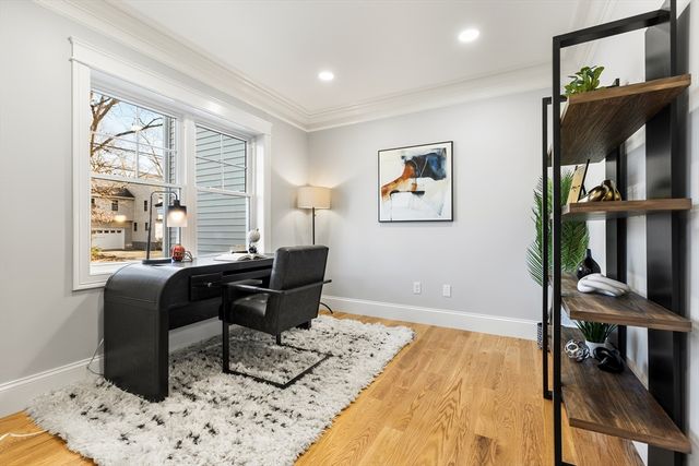 23 County Rd, Burlington, MA 01803