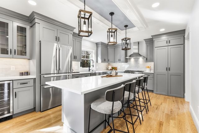 23 County Rd, Burlington, MA 01803