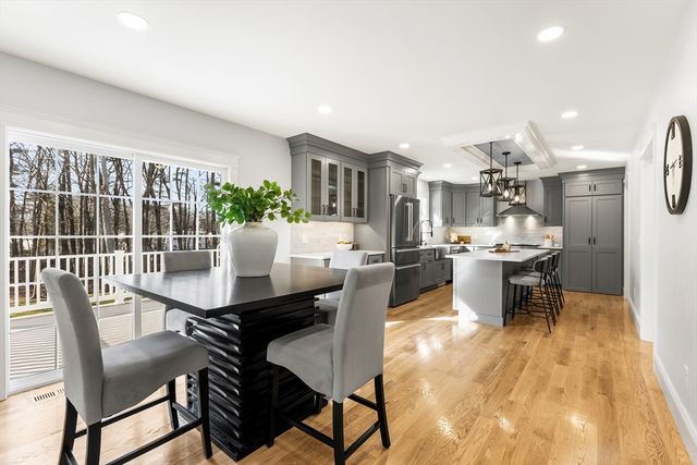 23 County Rd, Burlington, MA 01803